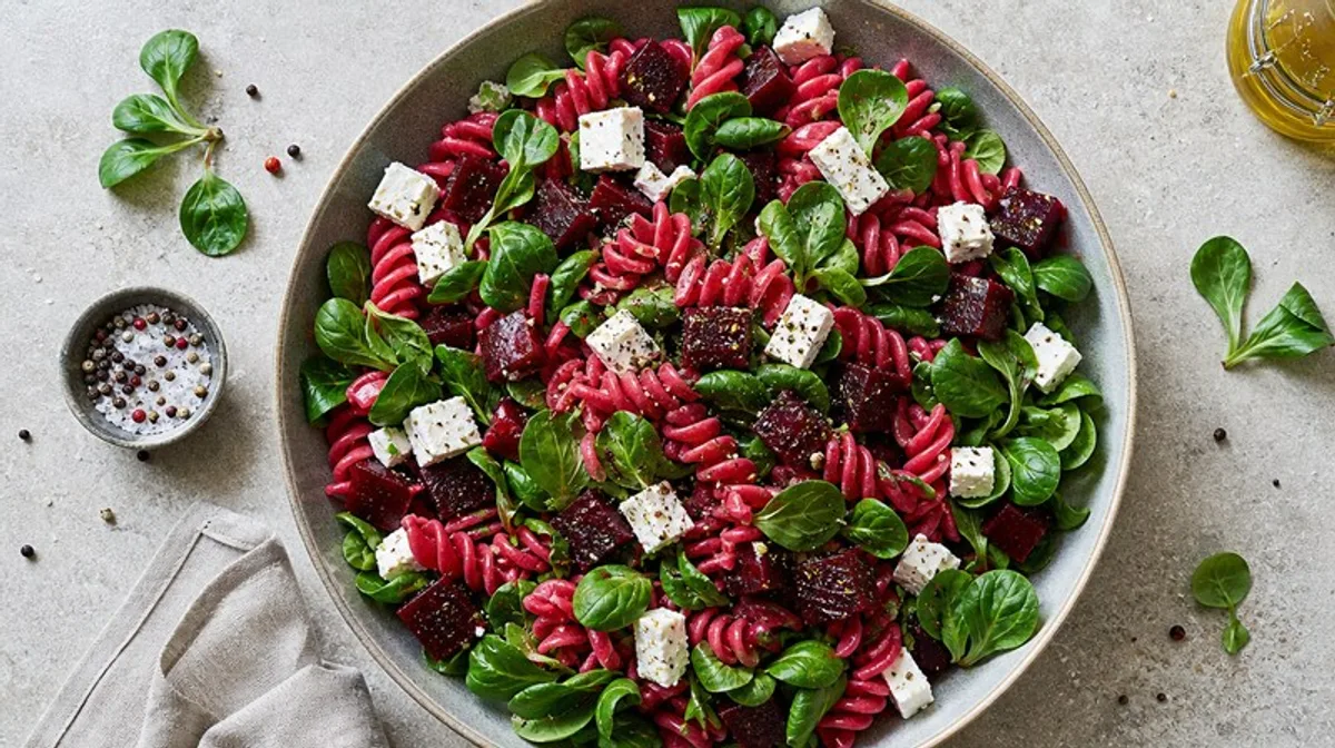 Cannabis Nudelsalat mit Rote Beete