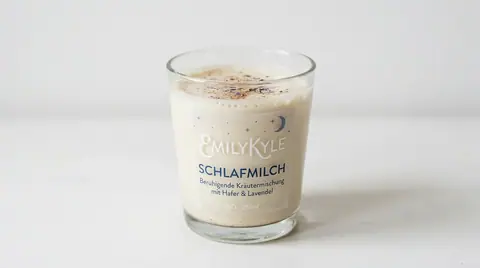 Emily Kyle: Goldene Cannabis-Schlafmilch