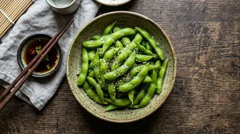 Cannabis-Edamame gesalzen