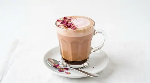 Cannabis Rosen-Latte